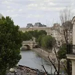 Отель Albe Saint Michel Париж