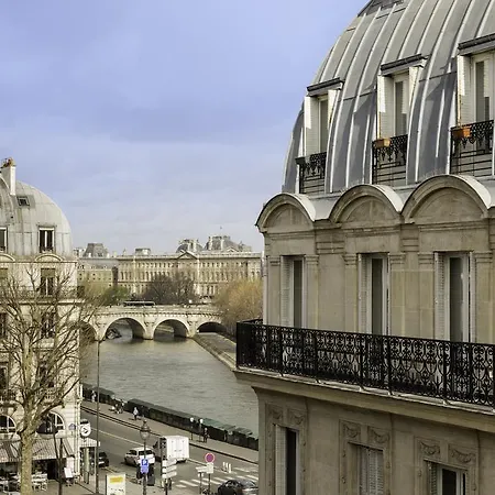 オテル アルブ サン ミッシェル ホテル パリ